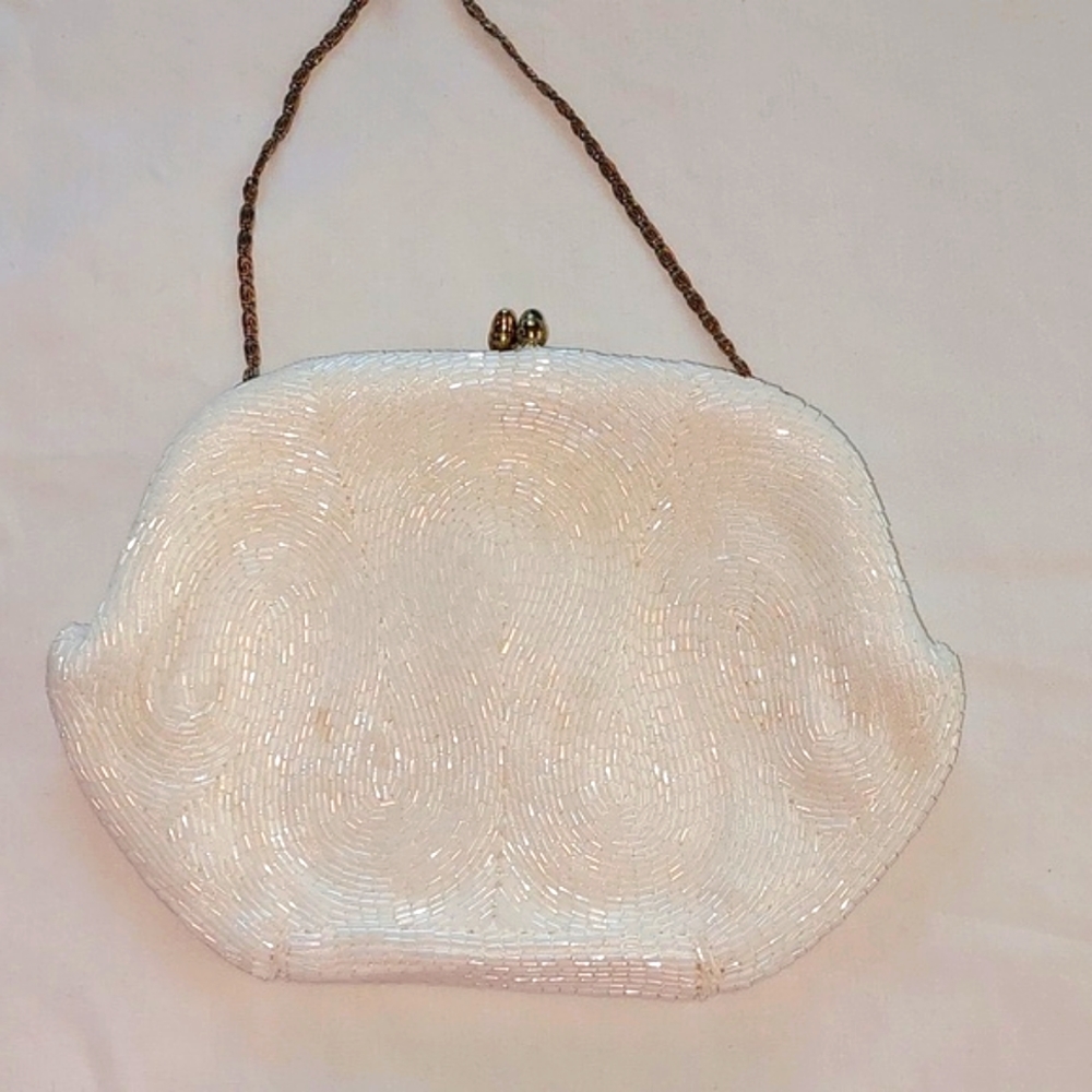 Richere Hand Made in Japan .Small Beaded Purse .The inside has light stain.